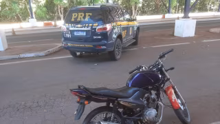 Motociclista bêbado e sem CNH é preso pela PRF na BR-040 em MG