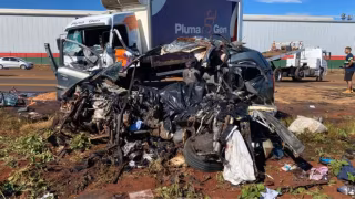 Acidente frontal na PR-170 mata seis pessoas da mesma família no norte do Paraná