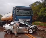 Grave acidente com carreta e carros interdita BR-356 sobre ponte do Rio Itabirito