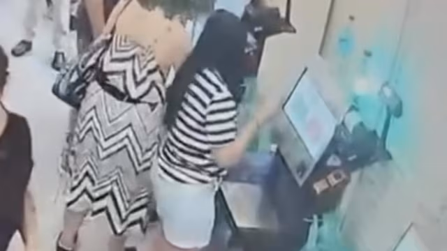 Vídeo: Mineira é presa ao tentar fraudar autoatendimento em supermercado de Copacabana