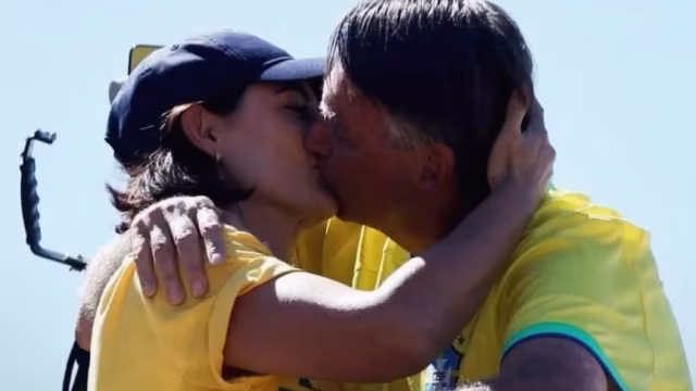 Após alta hospitalar, Michelle declara apoio público a Jair Bolsonaro