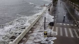 Baixada Santista segue em estado de atenção para maré elevada e mar agitado