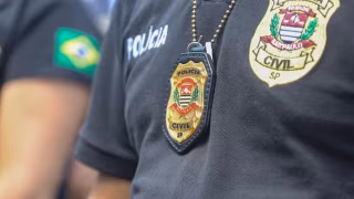 Policial que agrediu delegado e fez mulher pular do 3º andar de motel é condenado e perde cargo