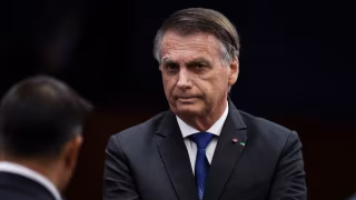 Exames confirmam traumatismo craniano leve em Jair Bolsonaro após queda na cela