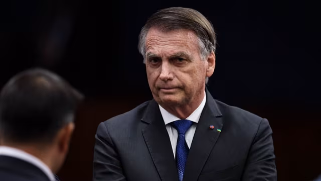 Exames confirmam traumatismo craniano leve em Jair Bolsonaro após queda na cela