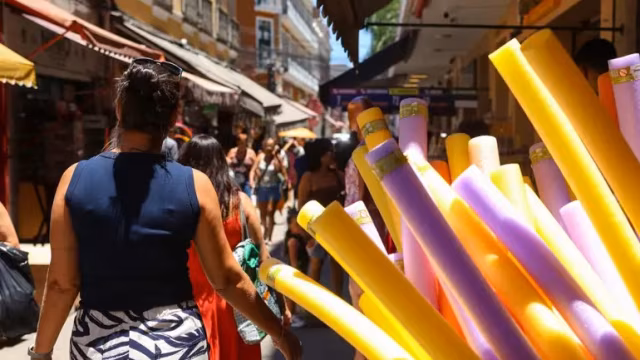 Zema sanciona lei que proíbe exigência de dados para venda em Minas