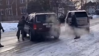 Morte de mulher por agentes do ICE em Minneapolis desencadeia onda de protestos nos EUA