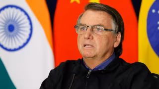 Carlos Bolsonaro divulga endereço da PF em Brasília onde Jair Bolsonaro está preso