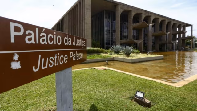 Lula nomeia Manoel Carlos como ministro interino da Justiça após saída de Lewandowski