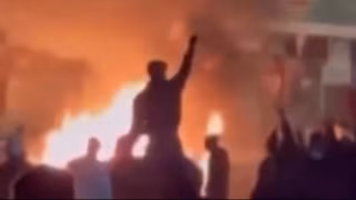 Protestos no Irã atingem novo patamar em meio à pior repressão e crise econômica