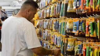 Pesquisa revela diferença de até 235% em material escolar na Grande BH para 2026