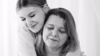 Mãe de Isabel Veloso faz homenagem comovente à influenciadora após morte aos 19 anos