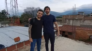 Brasileiro é detido na Venezuela após entrar disfarçado para gravar documentário