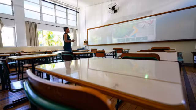 Ufes abre concurso com 41 vagas para professor e salários de até R$ 13,2 mil