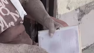 Conhecida como “vovó do tráfico”, mulher é presa com “chup-chup” de crack, cocaína e maconha