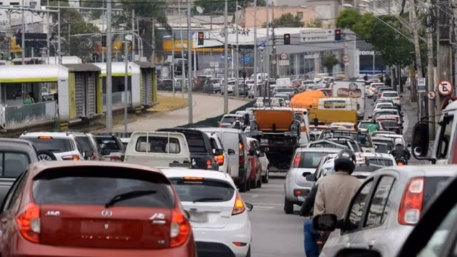 Serviços em Minas crescem 1% em novembro e vão na contramão do país, aponta IBGE