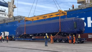 Primeiro novo trem do metrô da Grande BH chega ao Brasil e marca modernização do sistema