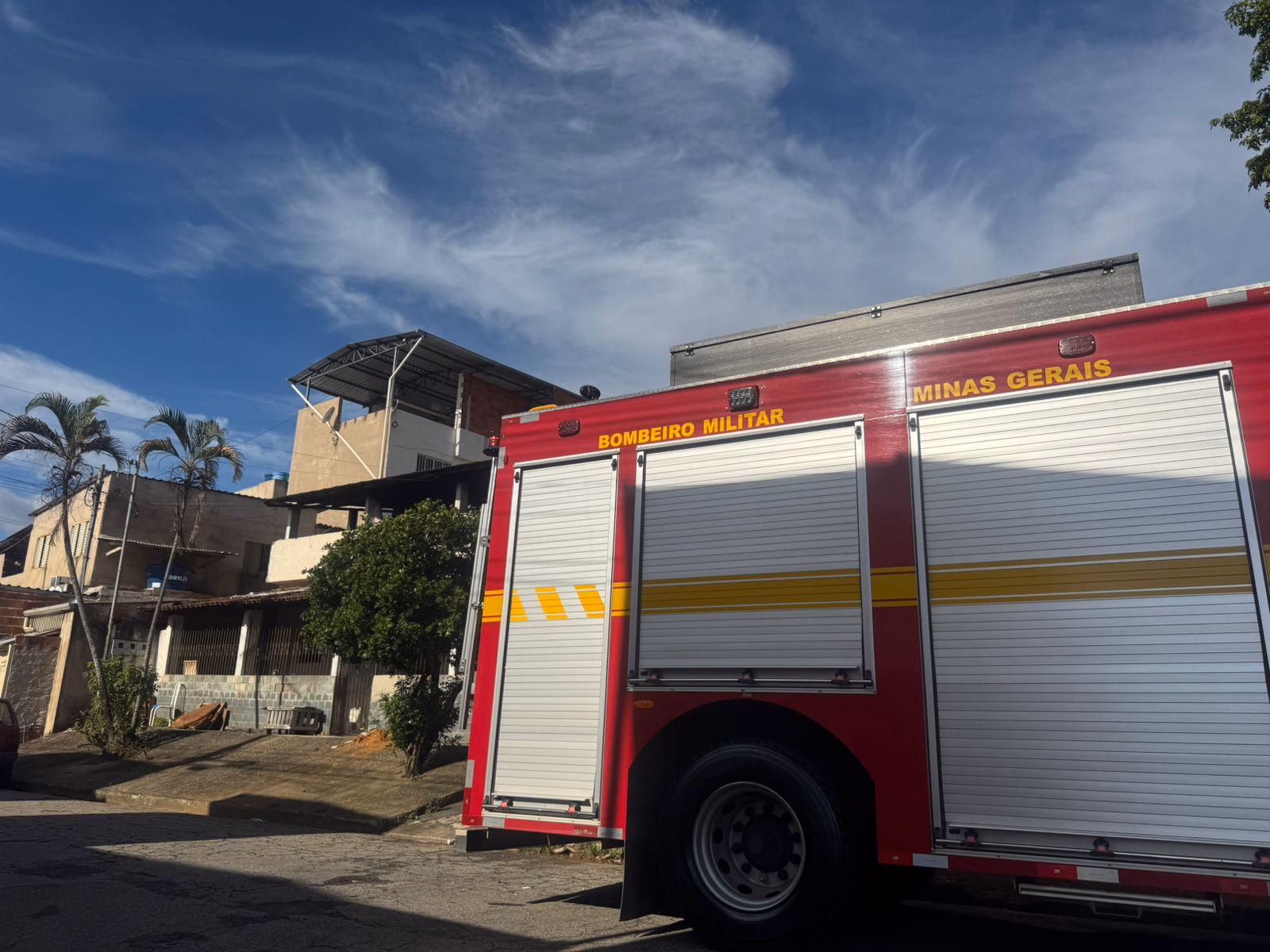 Ocorrência de incêndio foi atendida nesta tarde de quinta-feira.