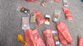 VÍDEO: comerciante recebe aparelhos celulares 16 anos após ter feito a encomenda