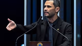 Cleitinho diz que transferência de Bolsonaro para Papuda é perseguição política e cobra reação do Senado