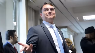 Flávio Bolsonaro faz ofensiva internacional para se firmar como líder da direita global