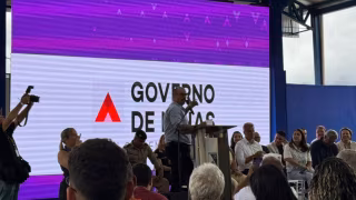 Vice-governador de MG critica suspensão de escolas cívico-militares durante visita a Coronel Fabriciano