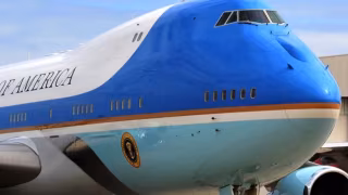 Problema elétrico obriga Air Force One com Trump a retornar à base nos EUA