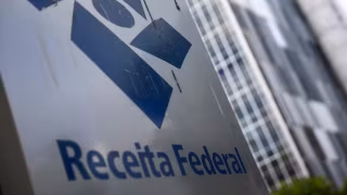 Leilão da Receita oferece iPhone 15 a partir de R$ 1,3 mil e Volkswagen Taos por R$ 80 mil; saiba como participar