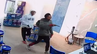 Dupla armada assalta loja de tintas em Santa Bárbara