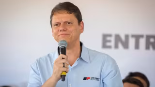 Tarcísio anuncia pré-candidatura à reeleição em SP e visita Bolsonaro é remarcada