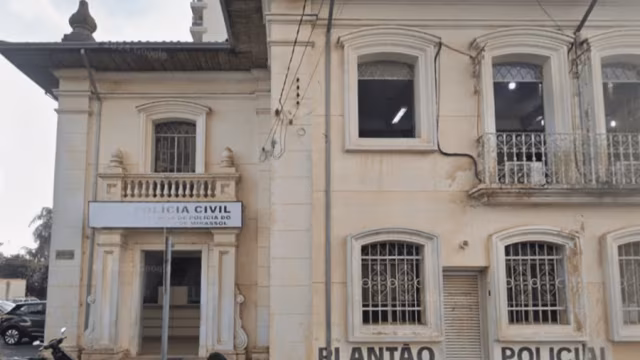 Irmãos de 4 e 5 anos morrem após serem encontrados em piscina de vizinho