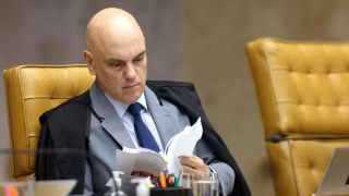 Moraes dá 15 dias para PGR se manifestar sobre prisão de ex-assessor de Bolsonaro