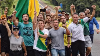 PT aciona PGR para tentar restringir caminhada pró-Bolsonaro liderada por Nikolas Ferreira na BR-040