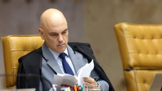 Moraes ordena retirada de acampamentos em frente à prisão onde Bolsonaro está detido