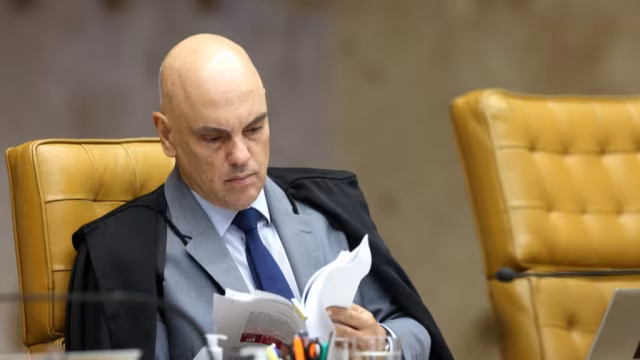 Moraes ordena retirada de acampamentos em frente à prisão onde Bolsonaro está detido