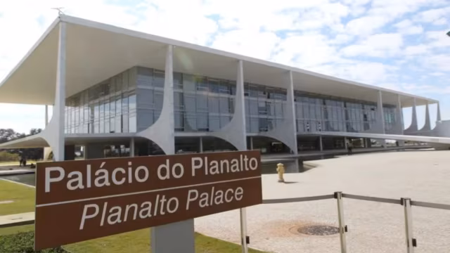 Relatório da PF põe sob suspeita lobistas ligados a Lula por visitas sem registro ao Planalto