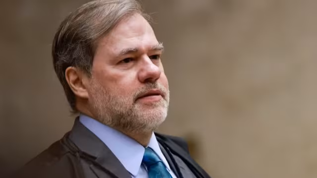 Irritado com atuação de Toffoli no caso Banco Master, Lula diz a aliados que ministro deveria deixar o STF