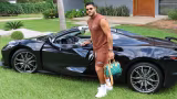 Hulk exibe Corvette C8 de R$ 1,3 milhão após virar clássico contra o Cruzeiro