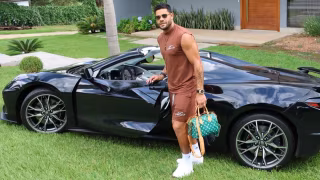 Hulk exibe Corvette C8 de R$ 1,3 milhão após virar clássico contra o Cruzeiro