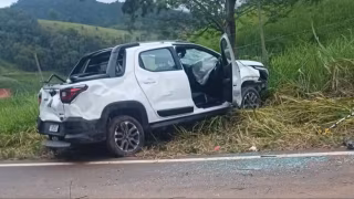 Homem morre após carro capotar em curva da AMG-4025, em Ubaporanga