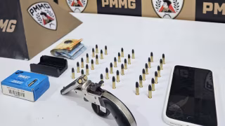 Homem é preso em flagrante vendendo arma e munições em Rio Piracicaba