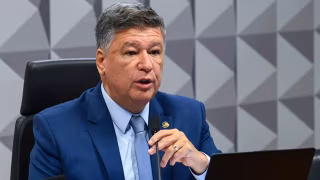 Carlos Viana coleta assinaturas para prorrogar CPMI do INSS em Brasília