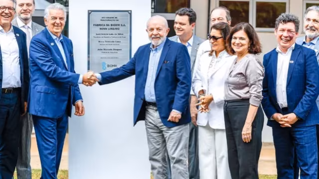 Lula inaugura fábrica de insulina ligada ao Banco Master, depois liquidado e alvo de inquéritos