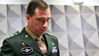 Mauro Cid vai para a reserva do Exército com salário proporcional de R$ 16 mil