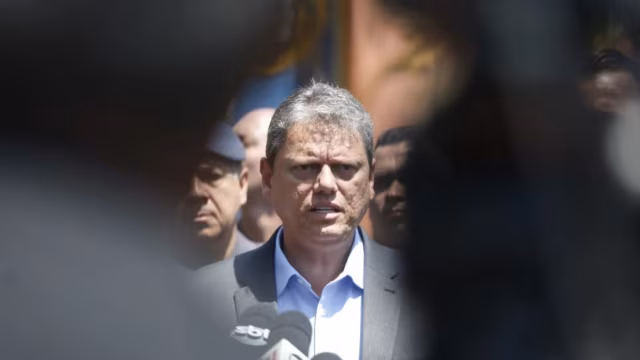 Tarcísio descarta Presidência em 2026 e declara apoio a Flávio Bolsonaro