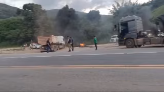 Vídeo: moradores fecham acesso ao Piçarrão em protesto contra poeira e falta de caminhões-pipa em Nova Era