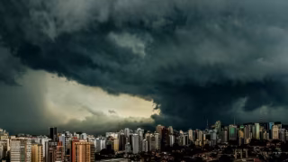 Ciclone extratropical deve provocar temporais e granizo em nove estados do Centro-Sul