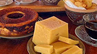 Sítio Vó Luzia mantém tradição do requeijão moreno e vira destino de turismo rural no Norte de Minas