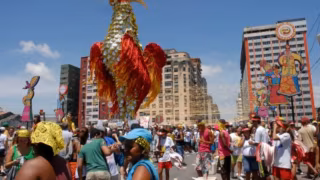Galo da Madrugada desfila no Recife com expectativa de 2,5 milhões de foliões e presença de Lula