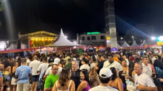 Primeira noite do Carnaval de Timóteo reúne famílias, jovens e foliões de cidades vizinhas